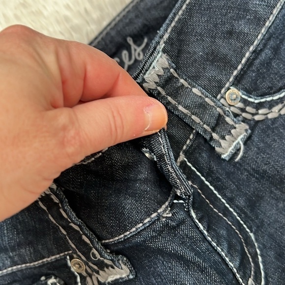 MAURICES Dark Wash Mid Rise Gray/White Stitching Denim Jeans, Size Small, EUC. - Picture 5 of 8